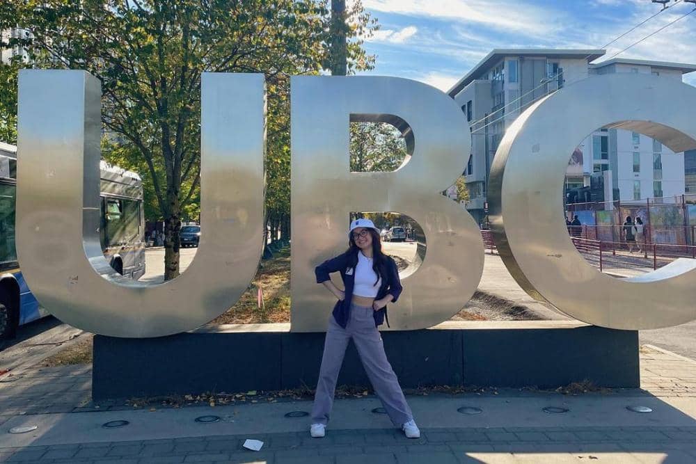 instagram.com/annacathcart