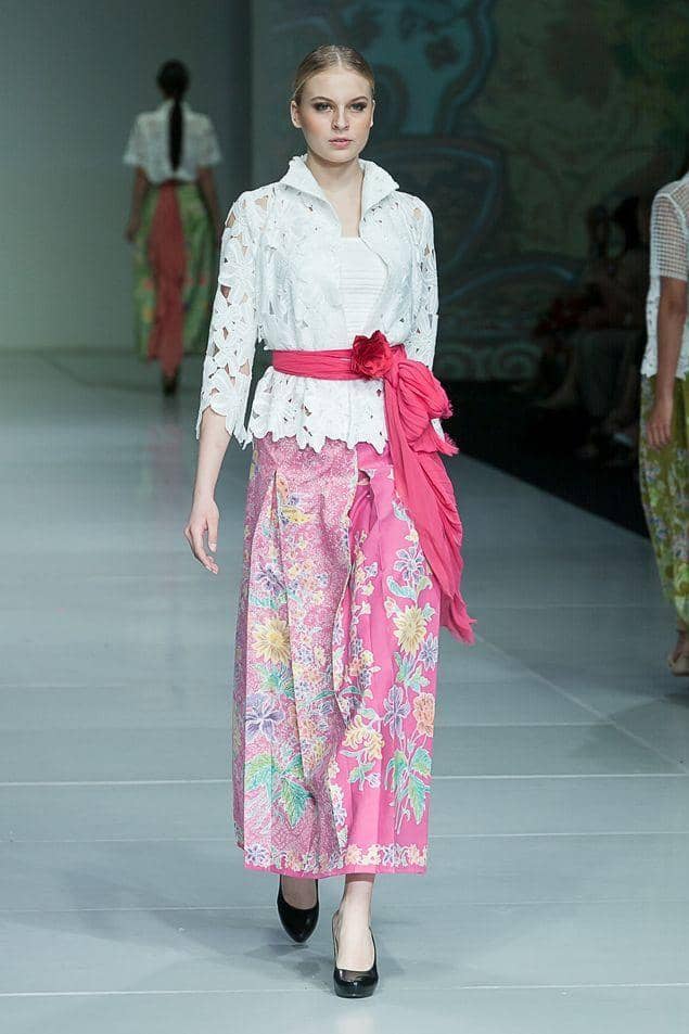 8 Model Rok Batik Terbaru untuk Pesta, Anggun dan Elegan! | Popbela.com