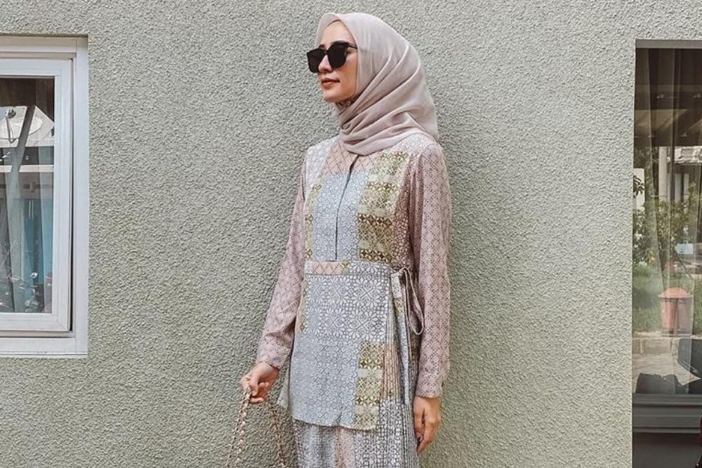 11 Style Tunik Batik Mewah Teraktual, Maju lagi Modern