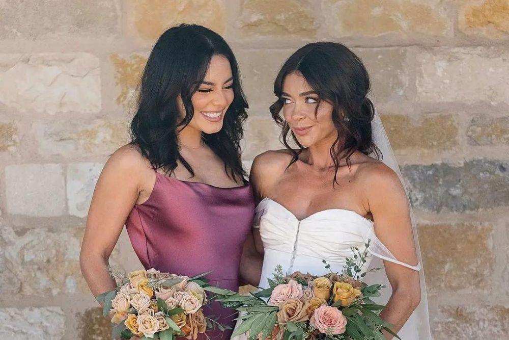 8 Selebriti Hollywood yang Pernah Menjadi Bridesmaid Sahabatnya