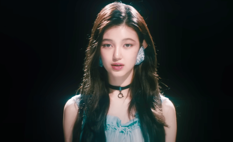 potret Danielle Newjeans jadi pengisi soundtrack the little mermaid versi korea (YouTube.com/DisneyMusicKoreaVEVO)