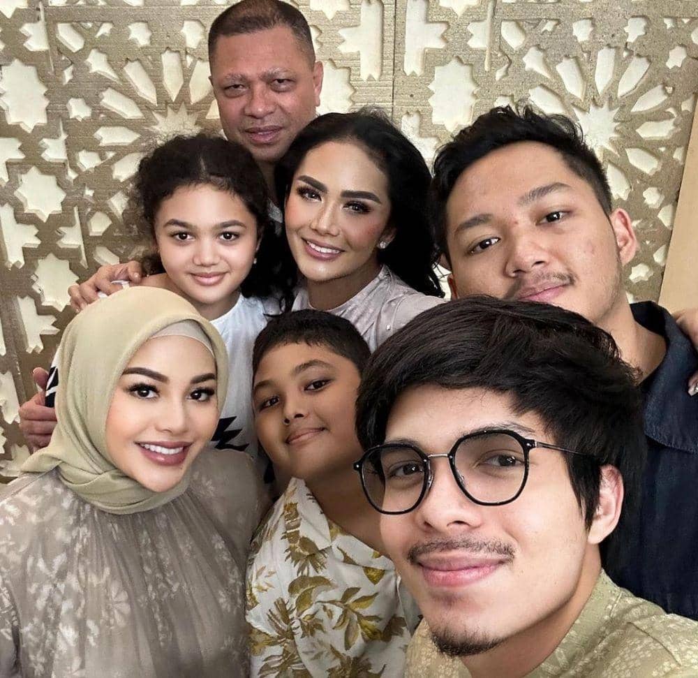 instagram.com/aurelie.hermansyah