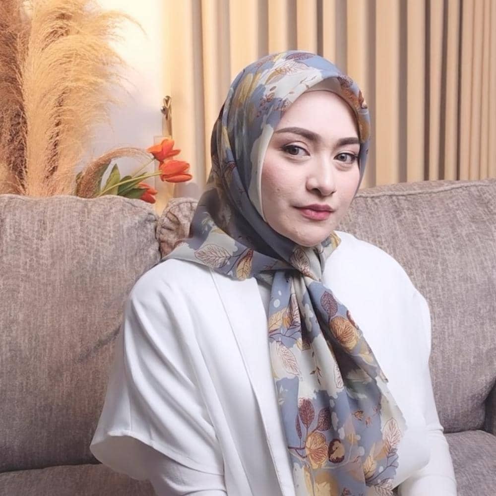 instagram.com/nathalieholscher