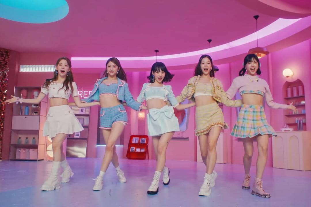 OOTD Cewek Kue a La Member 'LE SSERAFIM'