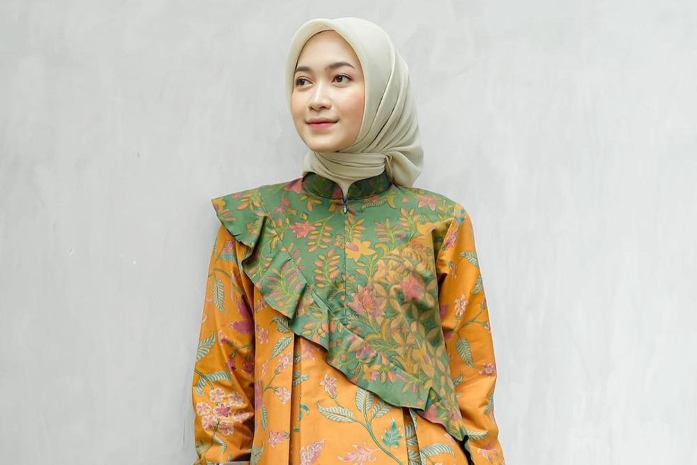 15 Model Baju Batik Atasan Perempuan Lengan Panjang Modern