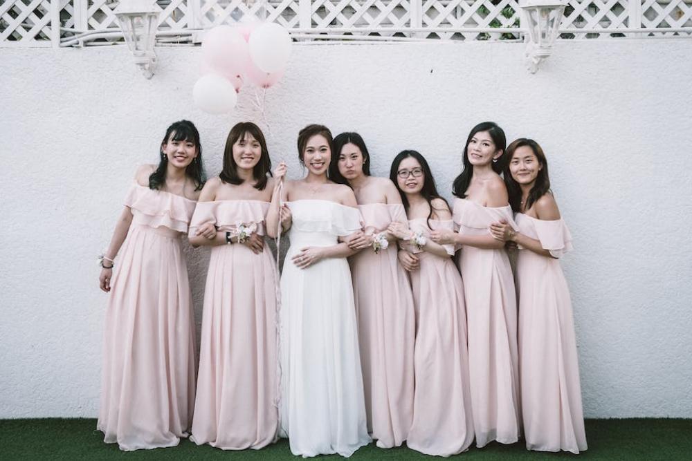 13 Model Baju Bridesmaid Simple Elegant Berbagai Warna