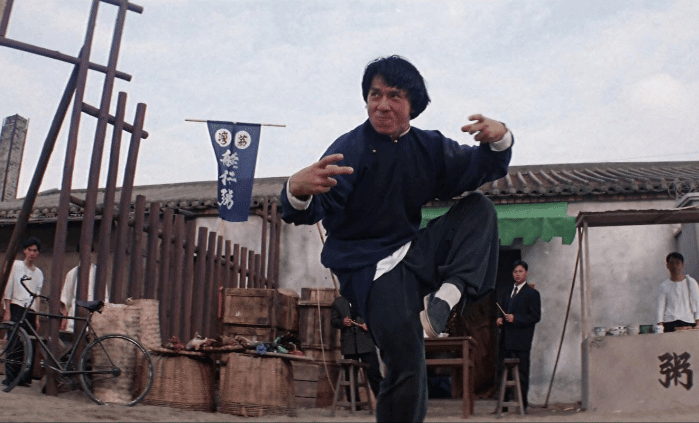 Jackie Chan di film The Legend of Drunken Master (1994) (dok. Golden Harvest/The Legend of Drunken Master)