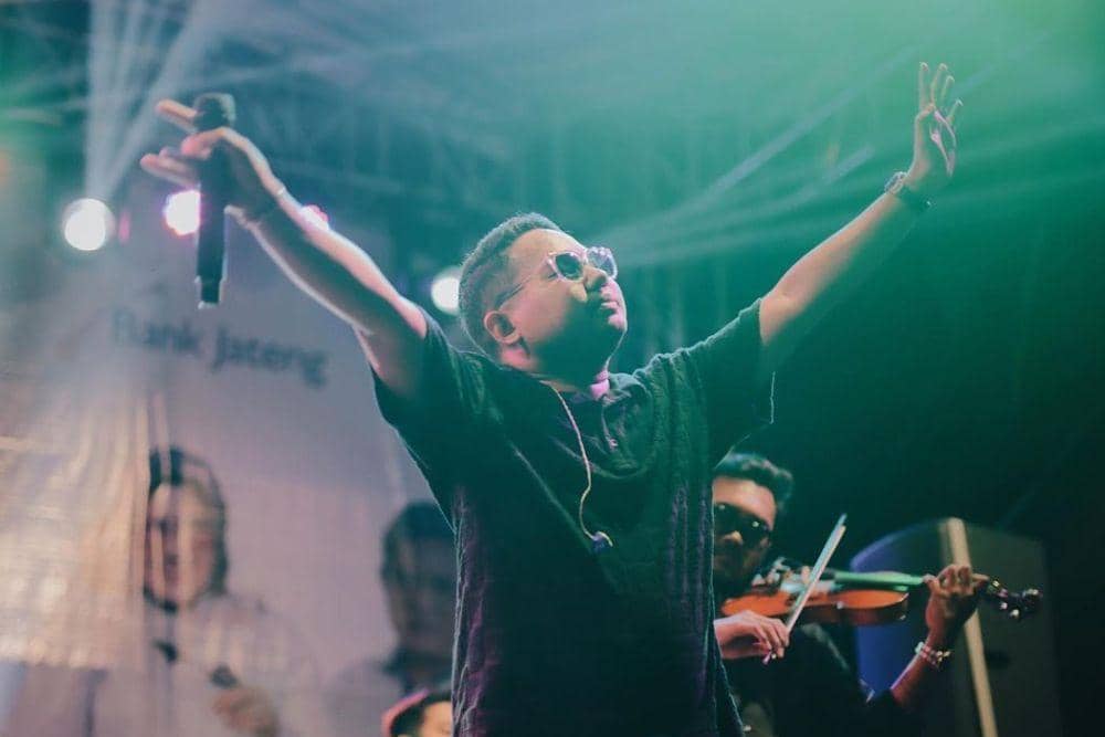 instagram.com/guyonwatonofficial