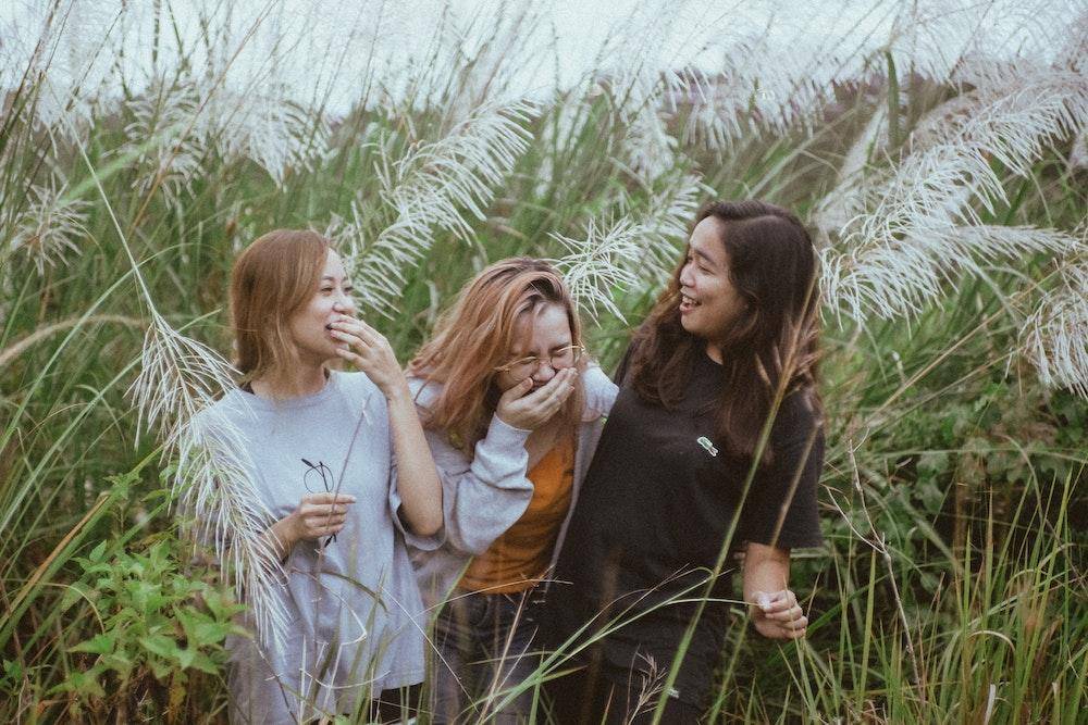 60+ Nama Grup Sahabat Aesthetic, Lucu, dan Tidak Membosankan