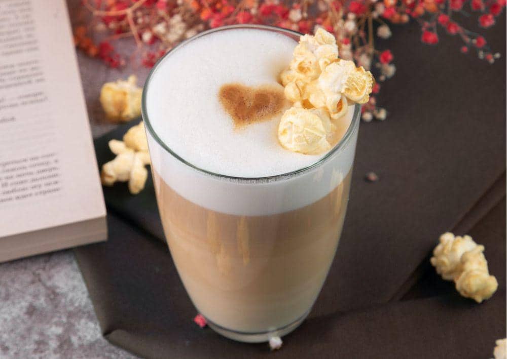 ilustrasi french vanilla latte (pexels.com/Nikita Krasnov)