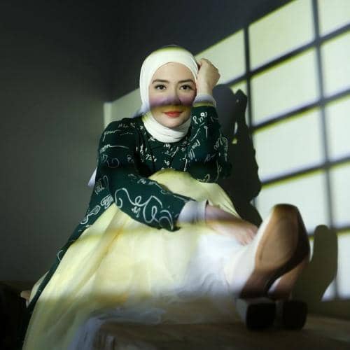 instagram.com/anneofficial1990