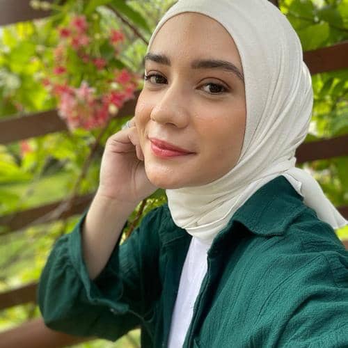 instagram.com/anneofficial1990