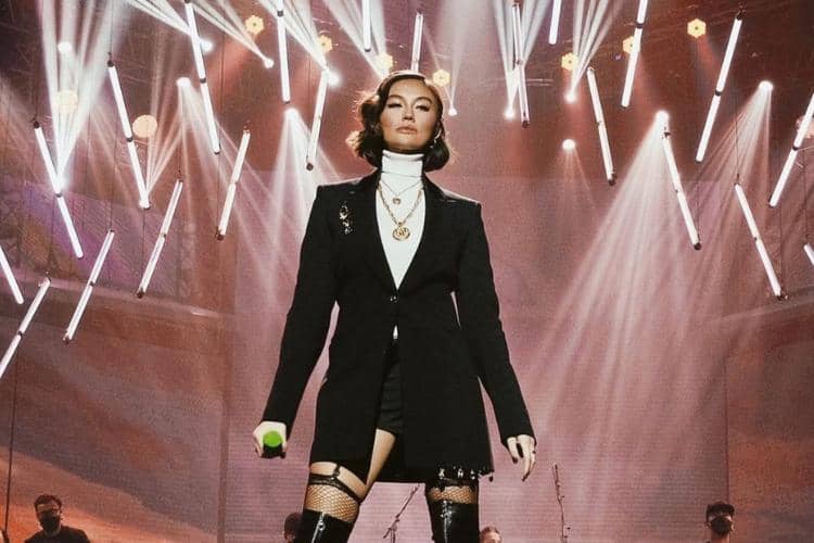 Gak Kalah Heboh, Ini Deretan Kostum Konser Musisi Lokal