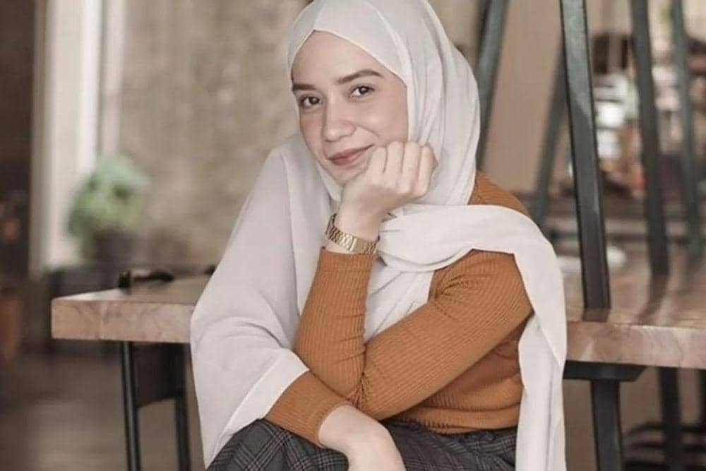 instagram.com/anneofficial1990