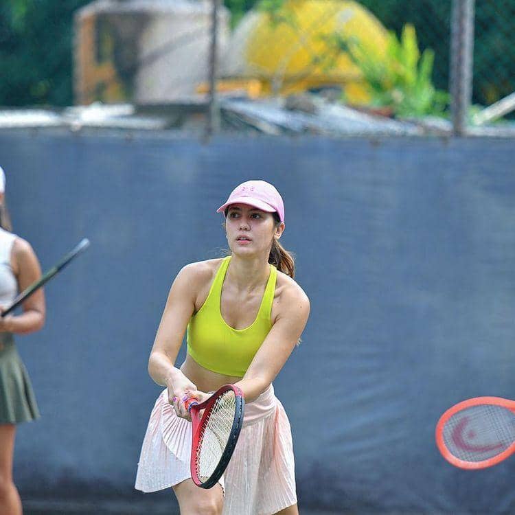 instagram.com/pevpearce