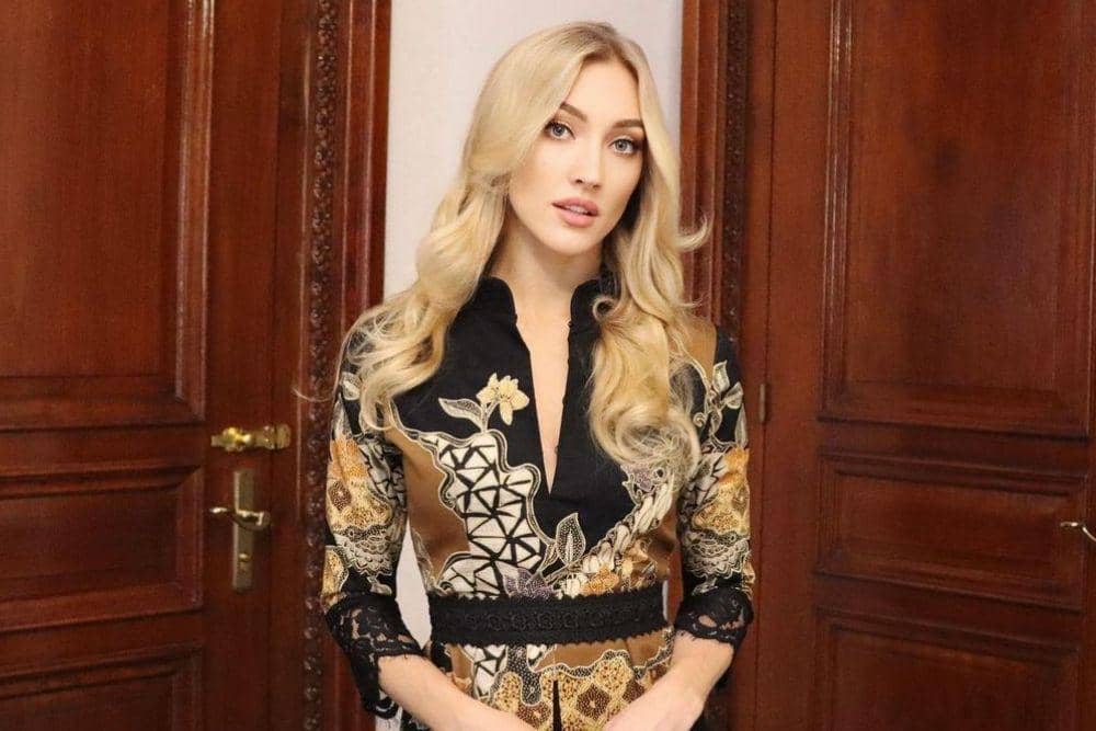 instagram.com/varshaadhikumoro