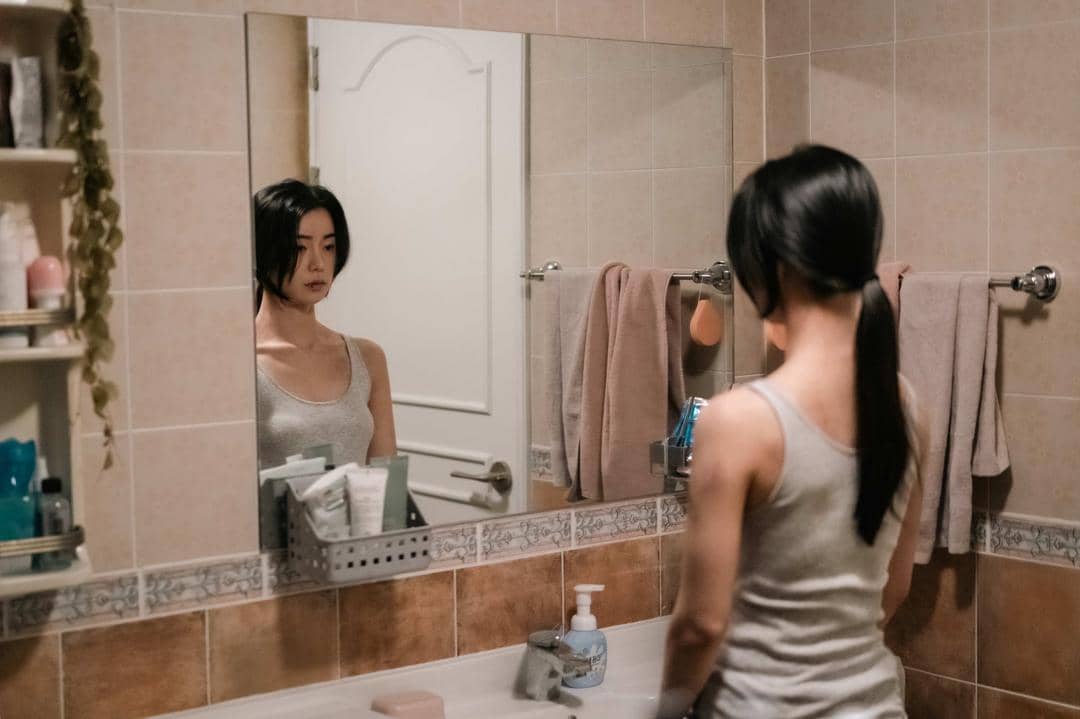 Dok. Lies Hidden in My Garden