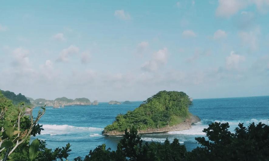 Pantai Teluk Asmara Malang