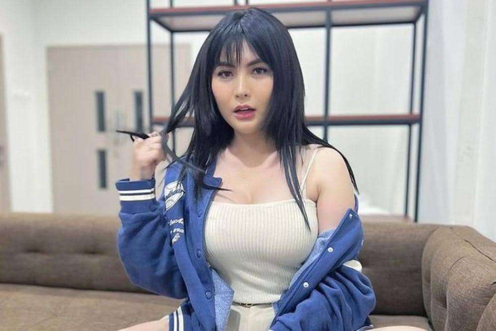 instagram.com/angelalee87