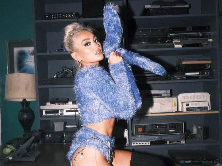 Instagram.com / agnezmo