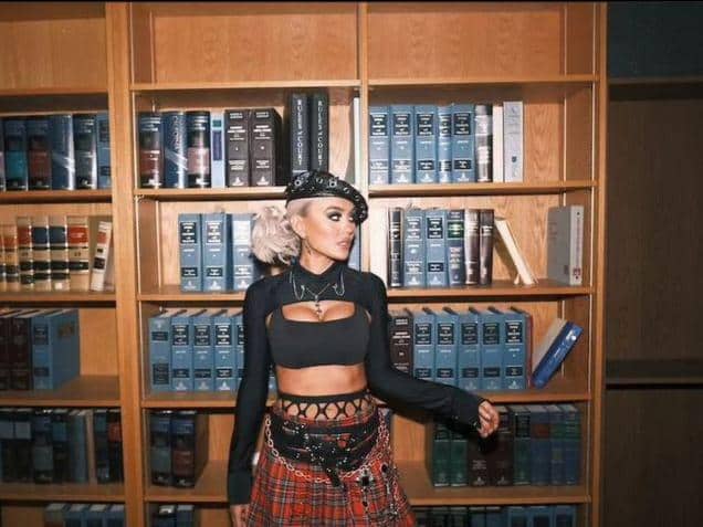 Instagram.com / agnezmo