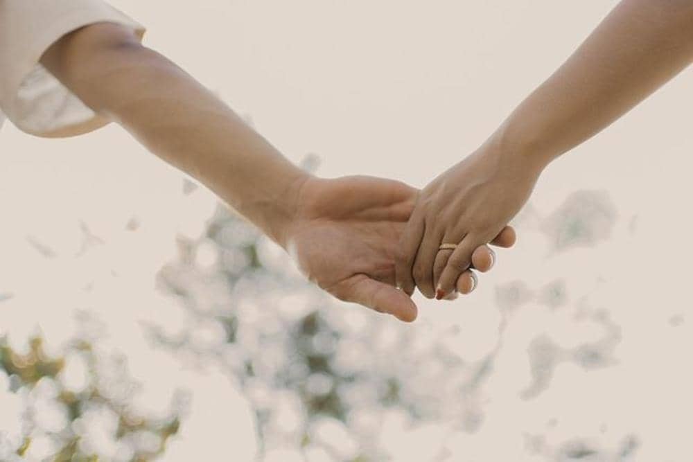 instagram.com/mikha97