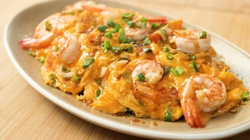 Nasi telur hongkong. (dok. YouTube.com/Devina Hermawan)