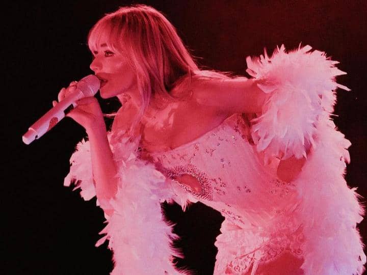 Instagram.com / sabrinacarpenter