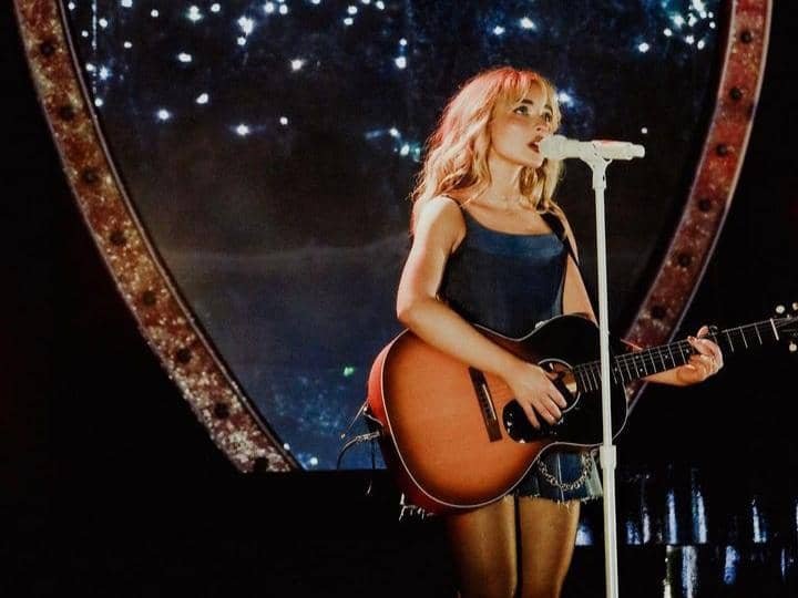 Instagram.com / sabrinacarpenter