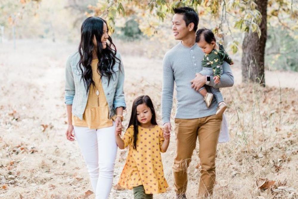 10 Inspirasi Gaya Liburan Keluarga yang Simpel tapi Fashionable