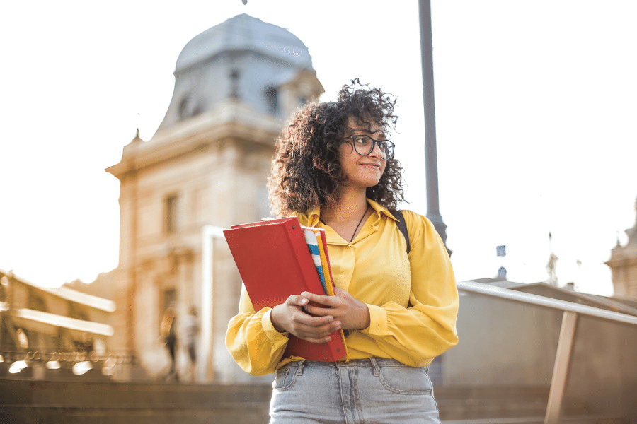potret ilustrasi berkuliah di luar negeri (pexels.com/Andrea Piacquadio)