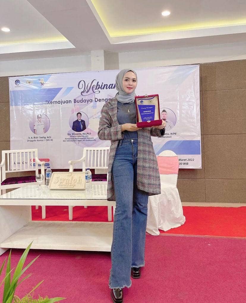 instagram.com/meylisazaara