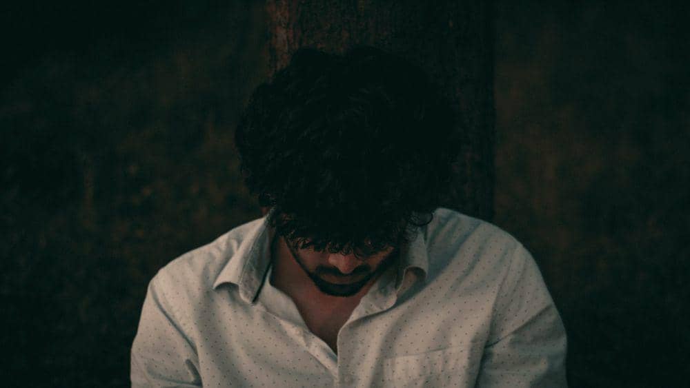 ilustrasi pria sedih (unsplash.com/Sarath P Raj)