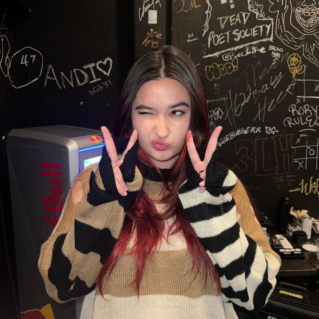 instagram.com/stephaniepoetri