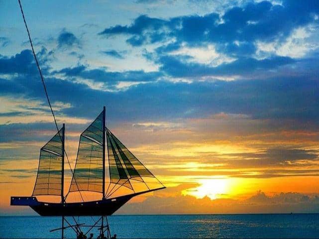 Instagram.com / podjoklombok