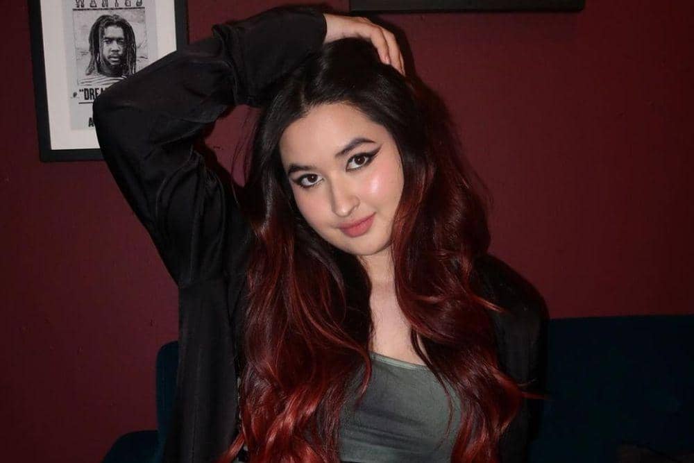 instagram.com/stephaniepoetri