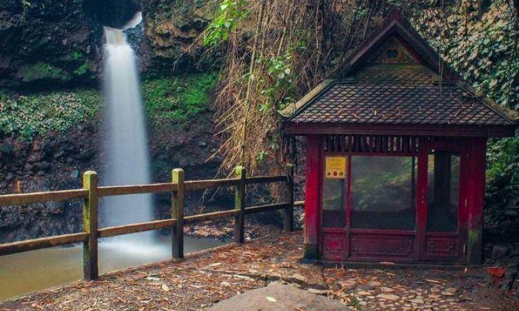 7 Rekomendasi Daftar Wisata Curug yang Sejuk di Bandung