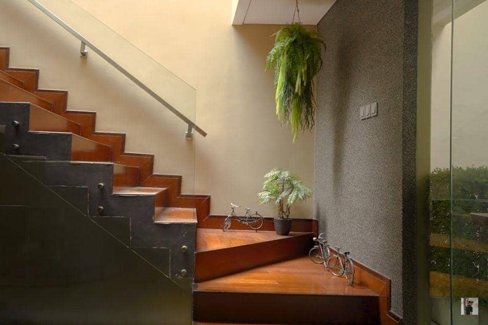 YouTube/Thomas Djorghi