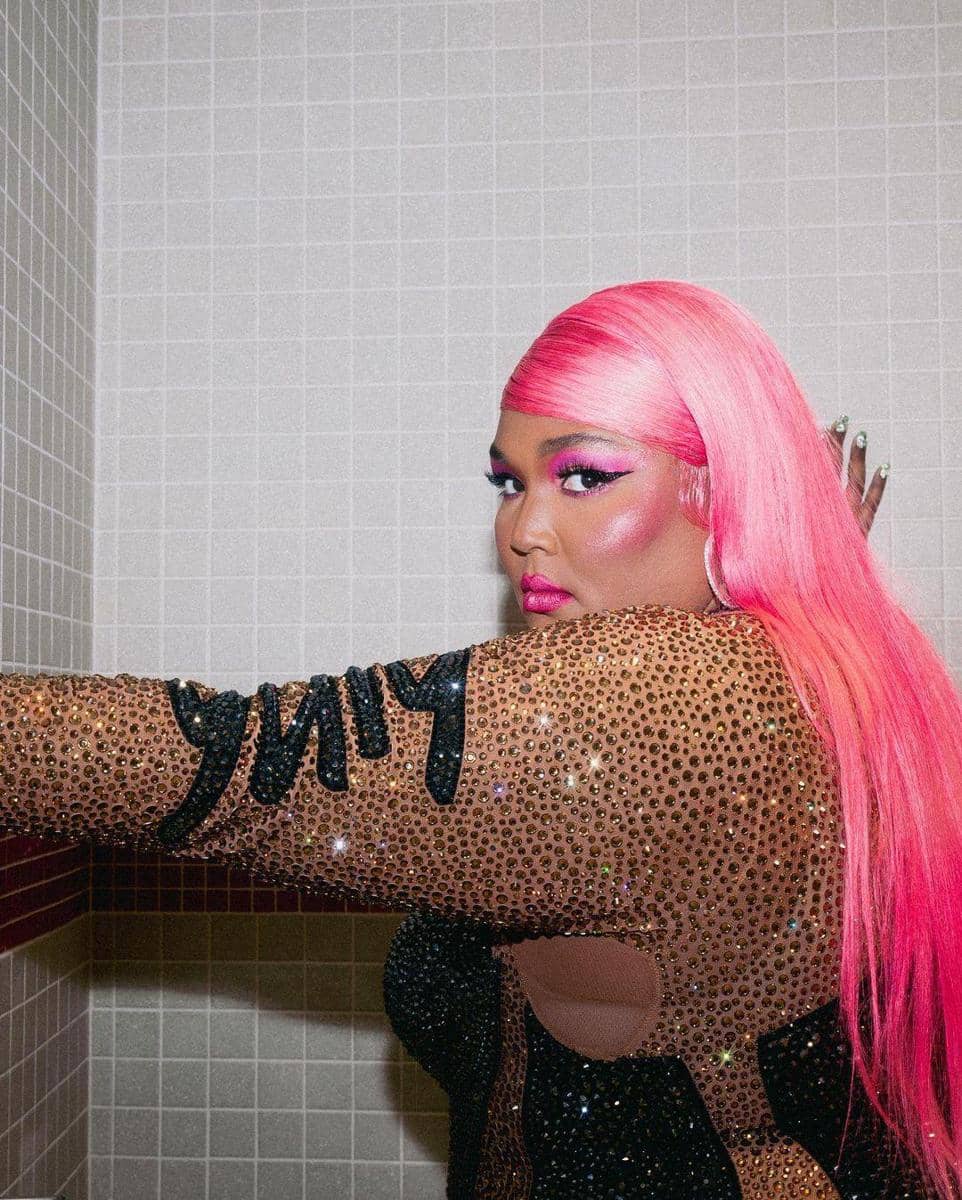 instagram.com/lizzobeeating