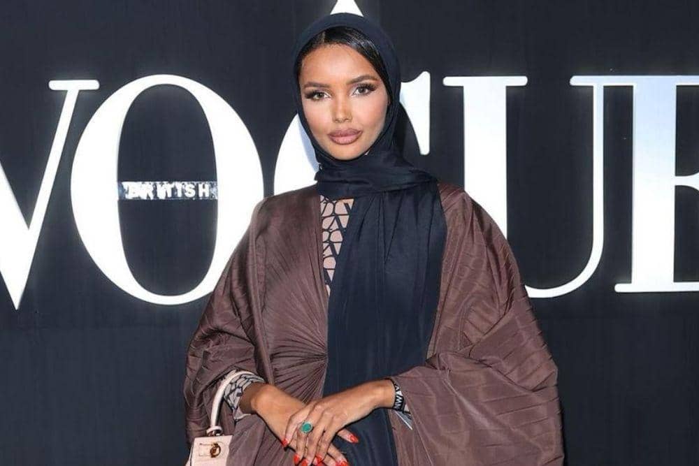 Begini Gaya Riasan Halima Aden, Natural Hinggal Glamour Memikat