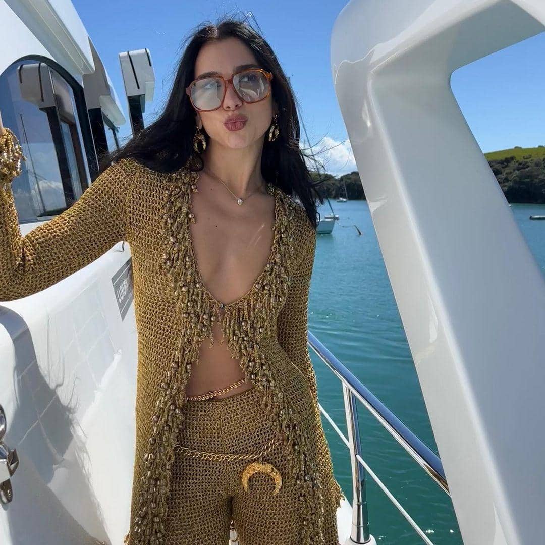 instagram.com/dualipa