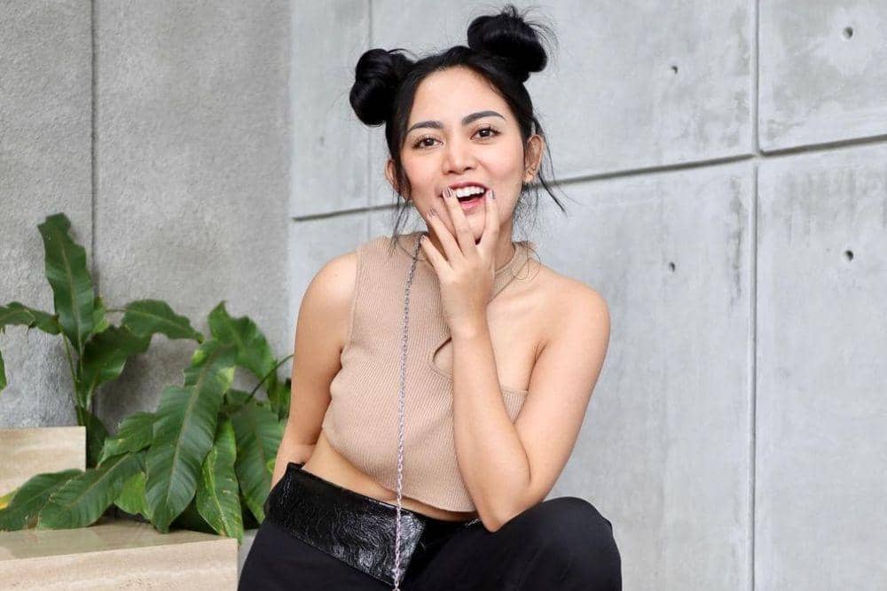 instagram.com/rachelvennya