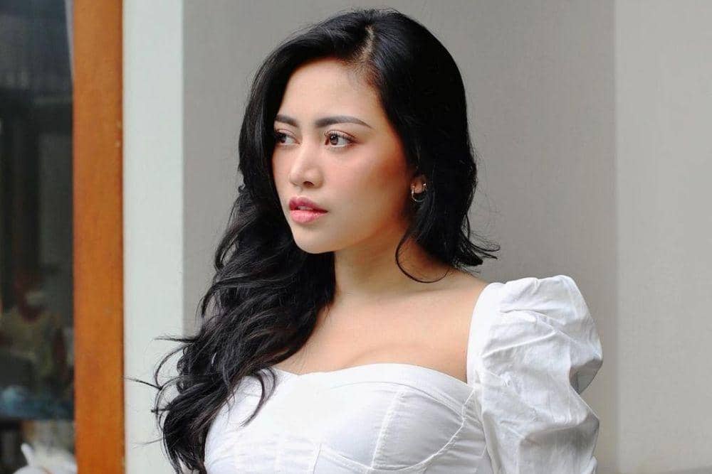 instagram.com/rachelvennya