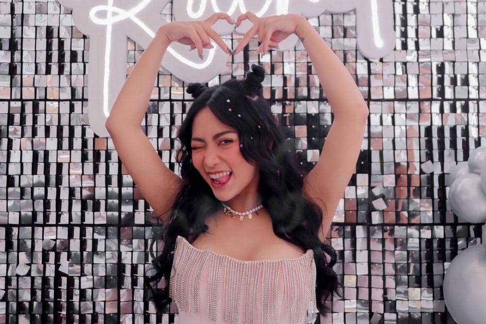 instagram.com/rachelvennya