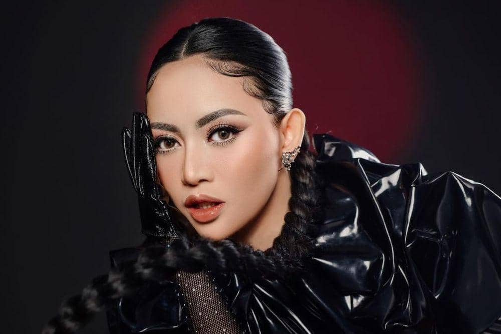 instagram.com/rachelvennya