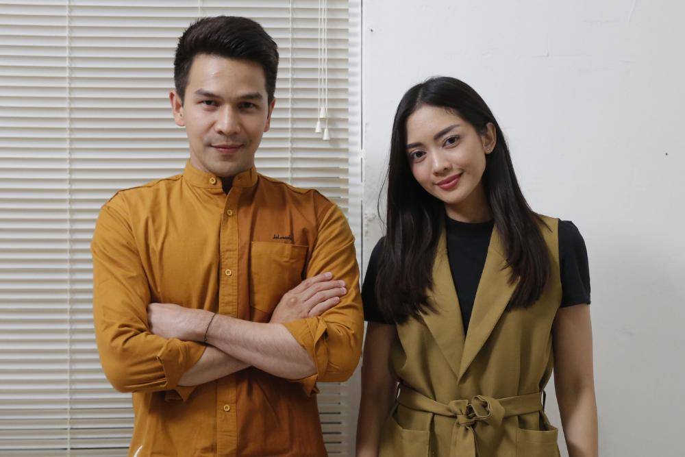 Akui Pacaran, 5 Fakta Hubungan Jonathan Frizzy dan Ririn Dwi Ariyanti