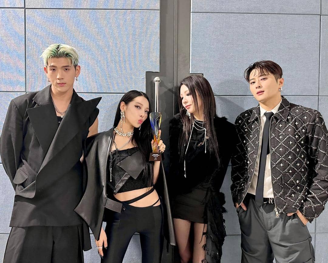 twitter.com/KARD_Official/