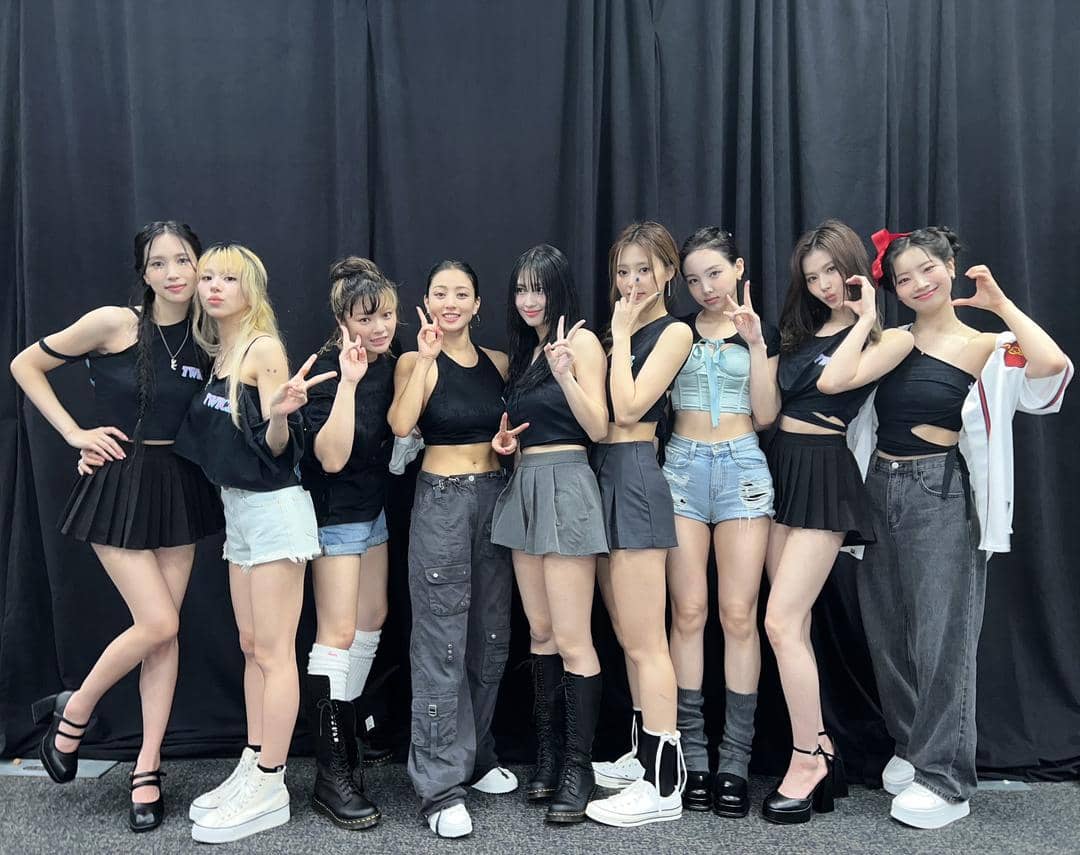 twitter.com/JYPETWICE