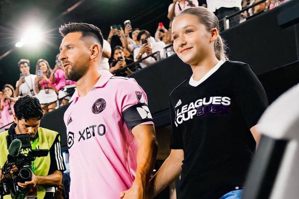 instagram.com/harperbeckham_fashion