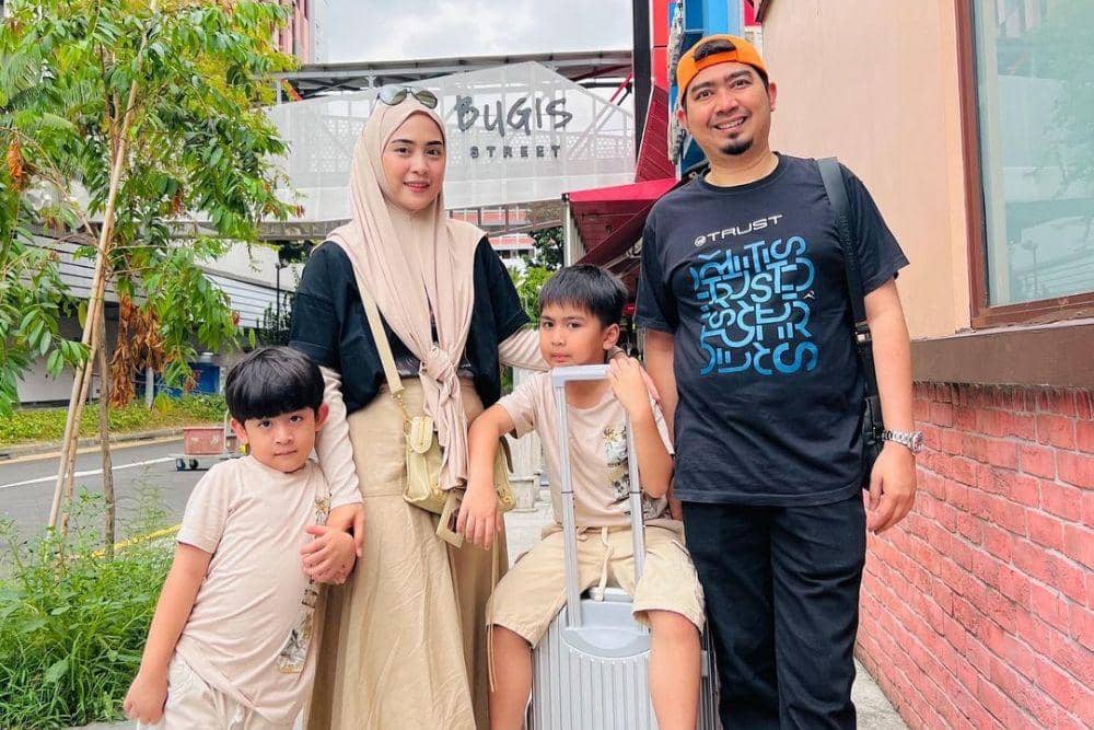 instagram.com/apriljasmine85